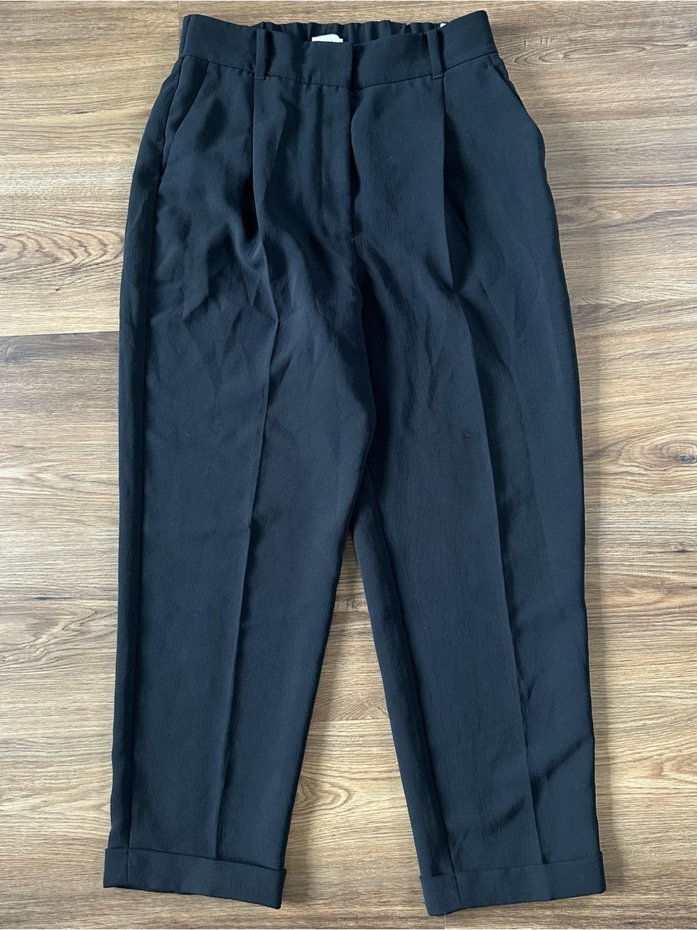 Aritzia Wilfred Dashwood High-Waisted Cuffed Hem Pleated Crepe Trouser Black 10